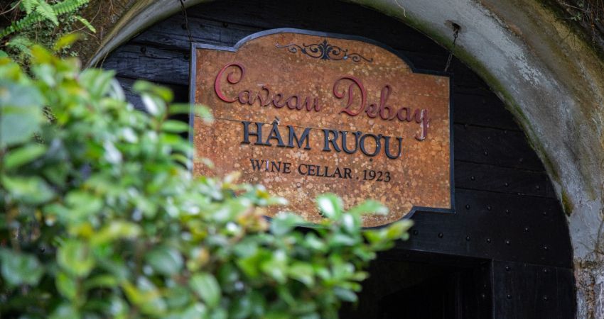 Hầm rượu Debay
